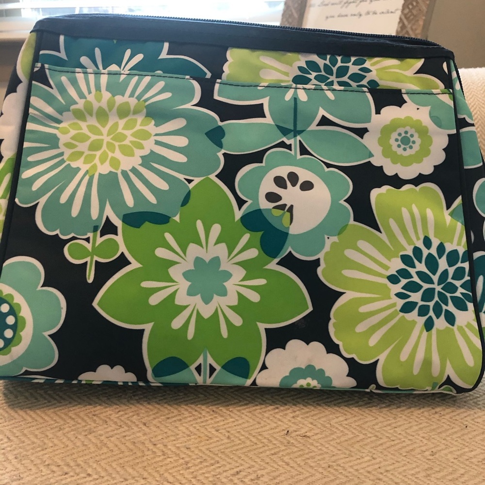Thirty-one lined zip up bag